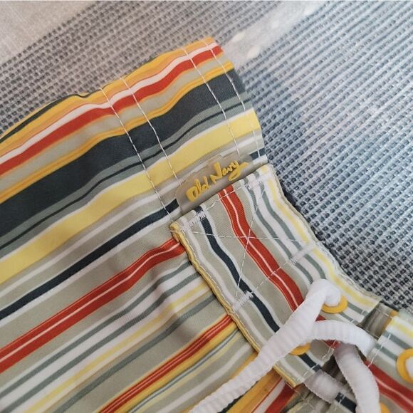 OLD NAVY Striped Swim Trunks - Picture 2 of 6